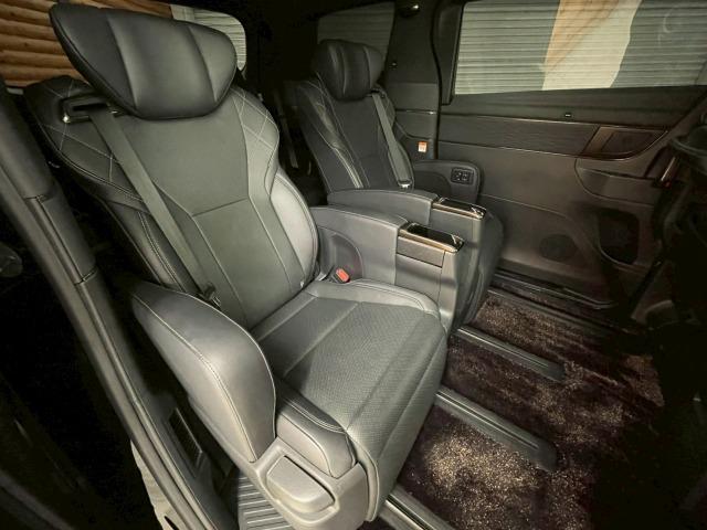 ヴェルファイアハイブリッド Ｚ　プレミア　１３．２型モニタ／ユニバーサルステップ／ムーンルーフ／トヨタチームメイト／ワイヤレス充電／１４インチディスプレイオーディオ／１９インチアルミホイール／全周囲カメラ／ベンチレーション／ブラインドスポット（37枚目）