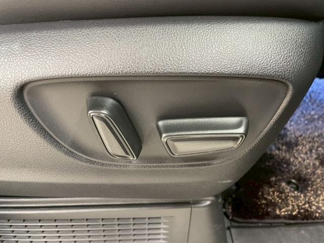 ヴェルファイアハイブリッド Ｚ　プレミア　１３．２型モニタ／ユニバーサルステップ／ムーンルーフ／トヨタチームメイト／ワイヤレス充電／１４インチディスプレイオーディオ／１９インチアルミホイール／全周囲カメラ／ベンチレーション／ブラインドスポット（39枚目）