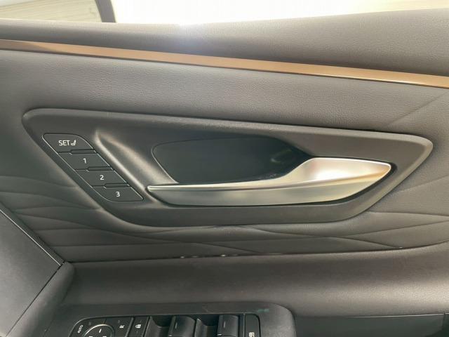 ヴェルファイアハイブリッド Ｚ　プレミア　１３．２型モニタ／ユニバーサルステップ／ムーンルーフ／トヨタチームメイト／ワイヤレス充電／１４インチディスプレイオーディオ／１９インチアルミホイール／全周囲カメラ／ベンチレーション／ブラインドスポット（40枚目）