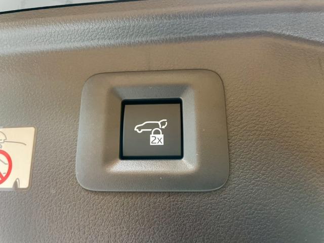 ヴェルファイアハイブリッド Ｚ　プレミア　１３．２型モニタ／ユニバーサルステップ／ムーンルーフ／トヨタチームメイト／ワイヤレス充電／１４インチディスプレイオーディオ／１９インチアルミホイール／全周囲カメラ／ベンチレーション／ブラインドスポット（41枚目）