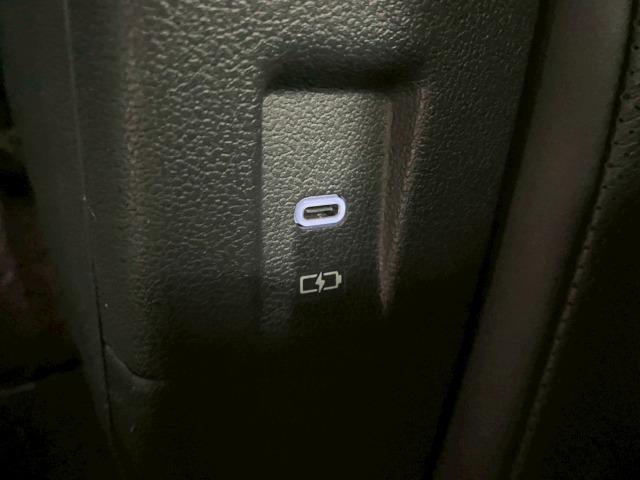 ヴェルファイアハイブリッド Ｚ　プレミア　１３．２型モニタ／ユニバーサルステップ／ムーンルーフ／トヨタチームメイト／ワイヤレス充電／１４インチディスプレイオーディオ／１９インチアルミホイール／全周囲カメラ／ベンチレーション／ブラインドスポット（47枚目）