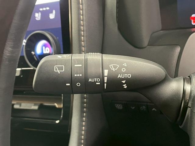 ヴェルファイアハイブリッド Ｚ　プレミア　１３．２型モニタ／ユニバーサルステップ／ムーンルーフ／トヨタチームメイト／ワイヤレス充電／１４インチディスプレイオーディオ／１９インチアルミホイール／全周囲カメラ／ベンチレーション／ブラインドスポット（57枚目）