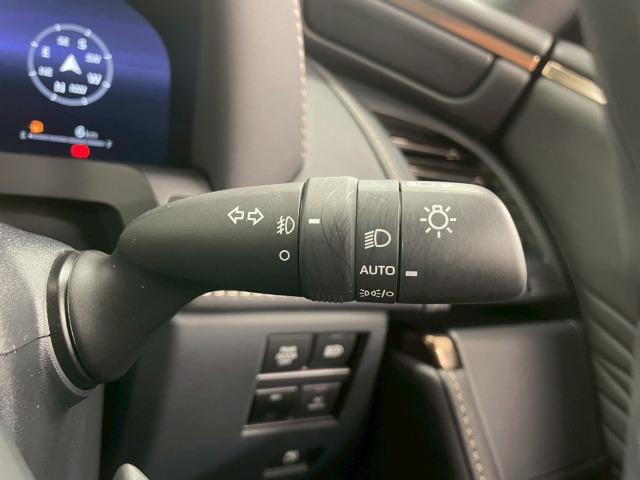 ヴェルファイアハイブリッド Ｚ　プレミア　１３．２型モニタ／ユニバーサルステップ／ムーンルーフ／トヨタチームメイト／ワイヤレス充電／１４インチディスプレイオーディオ／１９インチアルミホイール／全周囲カメラ／ベンチレーション／ブラインドスポット（58枚目）