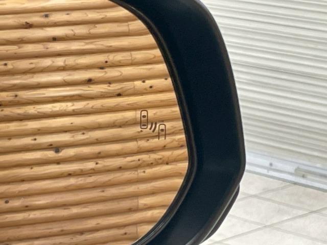 ヴェルファイアハイブリッド Ｚ　プレミア　１３．２型モニタ／ユニバーサルステップ／ムーンルーフ／トヨタチームメイト／ワイヤレス充電／１４インチディスプレイオーディオ／１９インチアルミホイール／全周囲カメラ／ベンチレーション／ブラインドスポット（61枚目）