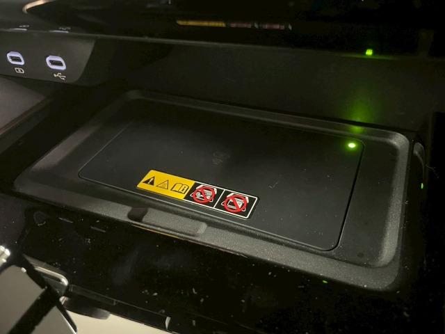 ヴェルファイアハイブリッド Ｚ　プレミア　１３．２型モニタ／ユニバーサルステップ／ムーンルーフ／トヨタチームメイト／ワイヤレス充電／１４インチディスプレイオーディオ／１９インチアルミホイール／全周囲カメラ／ベンチレーション／ブラインドスポット（66枚目）