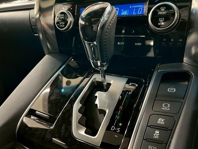 ヴェルファイアハイブリッド Z ゴールデンアイズ サンルーフ/電動ハッチバック/両側電動/クリアランスソナー/スマートキー/プッシュスタート/オートマチックハイビーム/フルセグTV/クルーズコントロール/オートエアコン/電動格納ミラー/LEDヘッド(61枚目)