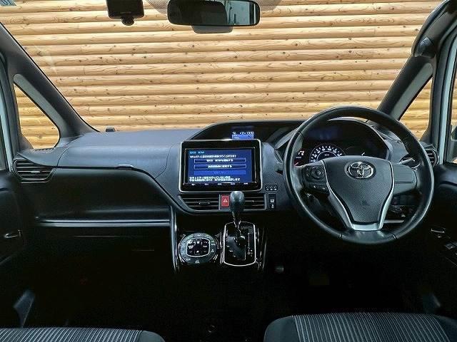 ヴォクシー ZS 純正9インチナビ/12.1インチフリップダウン/クルーズコントロール/両側パワースライドドア/Bluetooth接続/フルセグ/LEDヘッドライト/純正アルミ/フォグランプ/バックカメラ/ETC(3枚目)