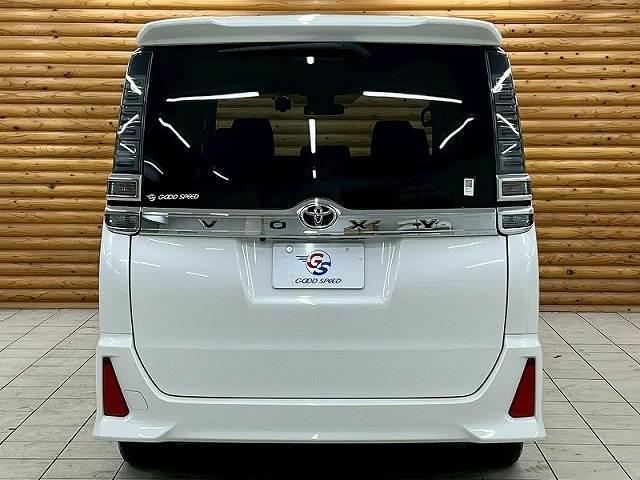 ヴォクシー ZS 純正9インチナビ/12.1インチフリップダウン/クルーズコントロール/両側パワースライドドア/Bluetooth接続/フルセグ/LEDヘッドライト/純正アルミ/フォグランプ/バックカメラ/ETC(19枚目)