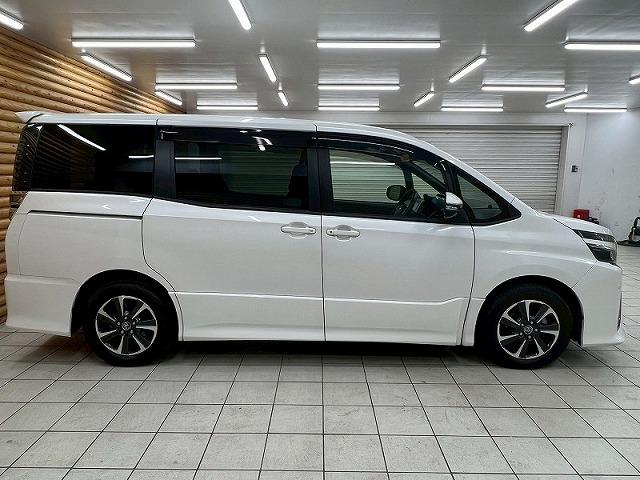 ヴォクシー ZS 純正9インチナビ/12.1インチフリップダウン/クルーズコントロール/両側パワースライドドア/Bluetooth接続/フルセグ/LEDヘッドライト/純正アルミ/フォグランプ/バックカメラ/ETC(23枚目)