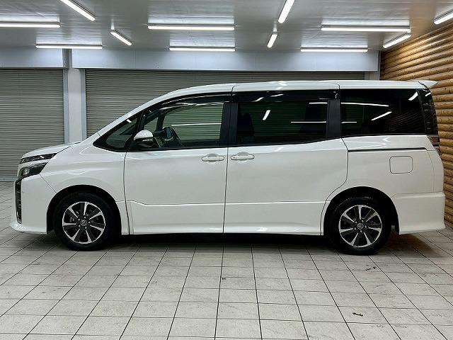 ヴォクシー ZS 純正9インチナビ/12.1インチフリップダウン/クルーズコントロール/両側パワースライドドア/Bluetooth接続/フルセグ/LEDヘッドライト/純正アルミ/フォグランプ/バックカメラ/ETC(24枚目)