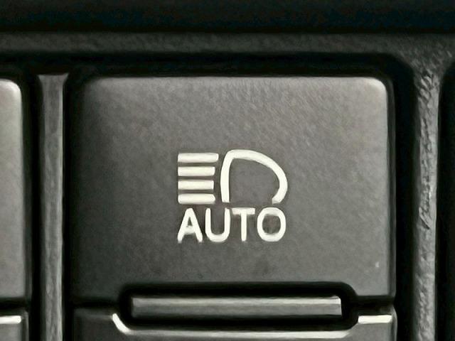 ヴォクシー ZS 純正9インチナビ/12.1インチフリップダウン/クルーズコントロール/両側パワースライドドア/Bluetooth接続/フルセグ/LEDヘッドライト/純正アルミ/フォグランプ/バックカメラ/ETC(56枚目)