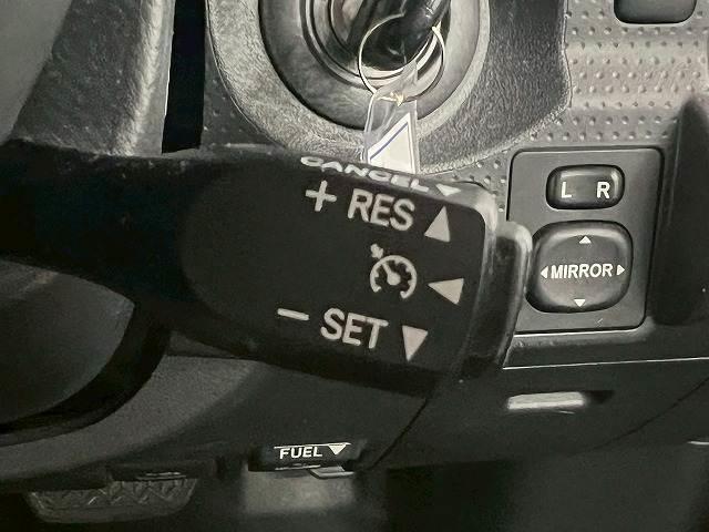 FJクルーザー レッドカラーパッケージ KMCホイール/クルーズコントロール/ETC/コーナーセンサー/横滑り防止装置/キーレス/バックカメラ/ステアリングリモコン/Bluetooth接続/オールテレンブロックタイヤ/(6枚目)