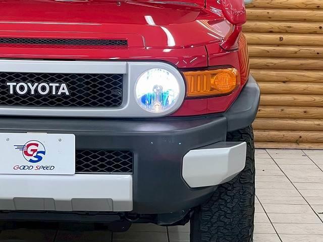 FJクルーザー レッドカラーパッケージ KMCホイール/クルーズコントロール/ETC/コーナーセンサー/横滑り防止装置/キーレス/バックカメラ/ステアリングリモコン/Bluetooth接続/オールテレンブロックタイヤ/(10枚目)