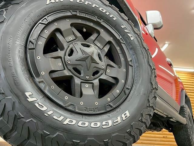 FJクルーザー レッドカラーパッケージ KMCホイール/クルーズコントロール/ETC/コーナーセンサー/横滑り防止装置/キーレス/バックカメラ/ステアリングリモコン/Bluetooth接続/オールテレンブロックタイヤ/(11枚目)