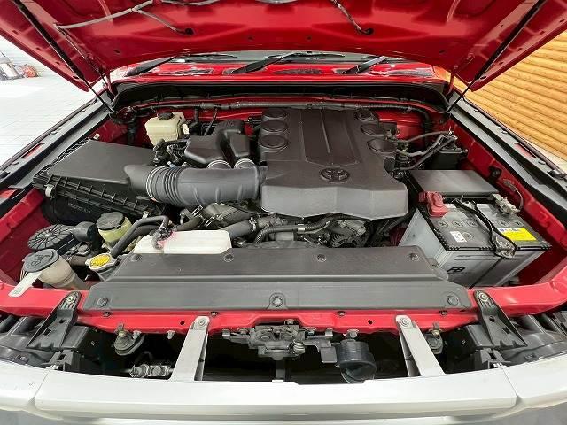 FJクルーザー レッドカラーパッケージ KMCホイール/クルーズコントロール/ETC/コーナーセンサー/横滑り防止装置/キーレス/バックカメラ/ステアリングリモコン/Bluetooth接続/オールテレンブロックタイヤ/(14枚目)