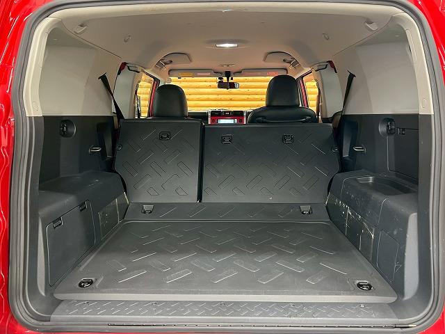 FJクルーザー レッドカラーパッケージ KMCホイール/クルーズコントロール/ETC/コーナーセンサー/横滑り防止装置/キーレス/バックカメラ/ステアリングリモコン/Bluetooth接続/オールテレンブロックタイヤ/(41枚目)