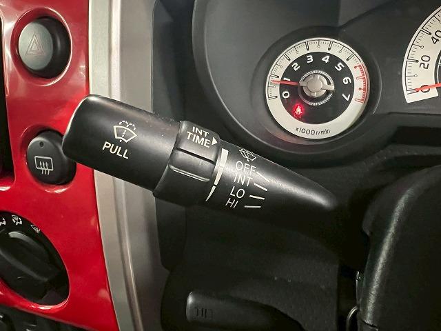 FJクルーザー レッドカラーパッケージ KMCホイール/クルーズコントロール/ETC/コーナーセンサー/横滑り防止装置/キーレス/バックカメラ/ステアリングリモコン/Bluetooth接続/オールテレンブロックタイヤ/(48枚目)