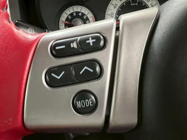 FJクルーザー レッドカラーパッケージ KMCホイール/クルーズコントロール/ETC/コーナーセンサー/横滑り防止装置/キーレス/バックカメラ/ステアリングリモコン/Bluetooth接続/オールテレンブロックタイヤ/(50枚目)