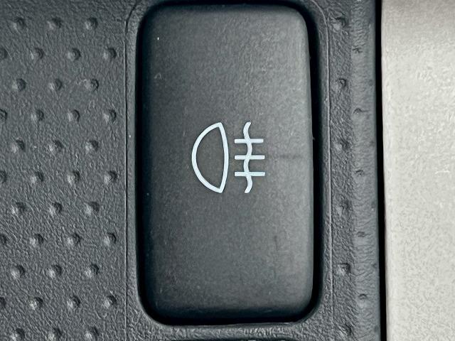 FJクルーザー レッドカラーパッケージ KMCホイール/クルーズコントロール/ETC/コーナーセンサー/横滑り防止装置/キーレス/バックカメラ/ステアリングリモコン/Bluetooth接続/オールテレンブロックタイヤ/(51枚目)