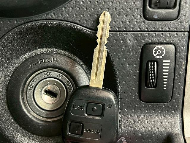 FJクルーザー レッドカラーパッケージ KMCホイール/クルーズコントロール/ETC/コーナーセンサー/横滑り防止装置/キーレス/バックカメラ/ステアリングリモコン/Bluetooth接続/オールテレンブロックタイヤ/(64枚目)