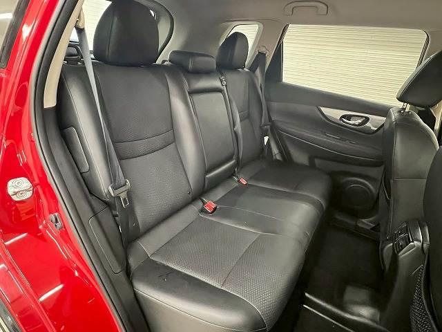 エクストレイル ２０Ｘｔｔ　エマージェンシーブレーキ　パッケージ　全周囲／シートヒーター／電動リアゲート／ＥＴＣ／クルーズコントロール／ダウンヒルアシストコントロール／オールモード４×４／コーナーセンサー／インテリキー／プッシュスタート／電動格納ミラー／オートＡＣ（9枚目）