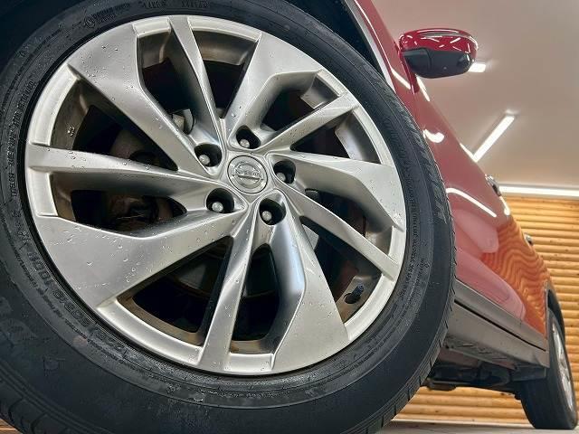 エクストレイル ２０Ｘｔｔ　エマージェンシーブレーキ　パッケージ　全周囲／シートヒーター／電動リアゲート／ＥＴＣ／クルーズコントロール／ダウンヒルアシストコントロール／オールモード４×４／コーナーセンサー／インテリキー／プッシュスタート／電動格納ミラー／オートＡＣ（11枚目）