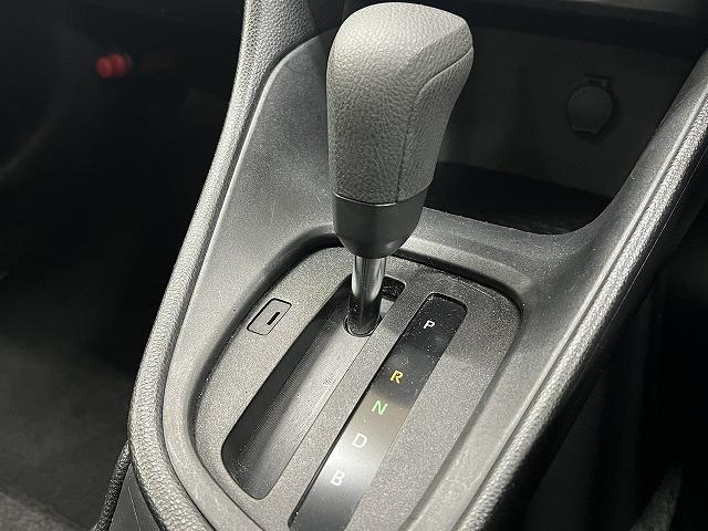 ヤリス Ｘ　ＡｐｐｌｅＣａｒＰｌａｙ／バックカメラ／スマートキー／純正ナビ／プッシュスタート／Ｂｌｕｅｔｏｏｔｈ接続／ステアリングスイッチ／ＥＴＣ車載器／オートライト／オートマチックハイビーム／電動格納ミラー（67枚目）