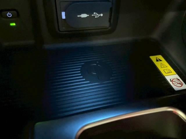 �y���C�����X�[�d�z��ڐG�[�d�ɑΉ��̃X�}�z�ł���΁A�R�[�h���X�ŏ[�d�\�ł��B