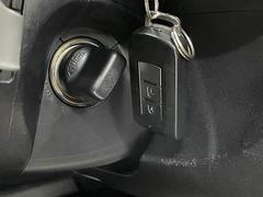 車内へのアクセス楽々、今や必須アイテムの「スマートキー」には、キー複製防止「イモビライザー」まで備わっております。 7