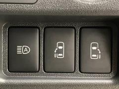 【両側電動スライドドア】運転席よりボタンひとつで開閉可能なスライドドアです。雨の日のお迎えの時など役立ちますね。 3
