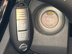車内へのアクセス楽々、今や必須アイテムの「スマートキー」には、キー複製防止「イモビライザー」まで備わっております。 4