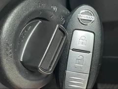 【インテリキー】キーを身につけている状態であれば、ドアに付いているスイッチを押すだけで、ドアロックの開閉ができる機能。エンジン始動も便利ですね♪ 7