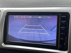 【カラーバックモニター】を装備しております。リアの映像がカラーで映し出されますので日々の駐車も安心安全です。 4