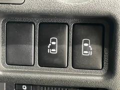 【両側電動スライドドア】運転席よりボタンひとつで開閉可能なスライドドアです。雨の日のお迎えの時など様々な場面で非常に便利ですよね♪ 5