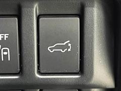 【電動リアゲート】ボタンひとつで大きなゲートも簡単に開閉可能です。背の高いＳＵＶ、ミニバンにあると嬉しいですね。 6