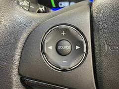 ステアリングスイッチ搭載なので運転中手元でオーディオの操作が可能です。 7