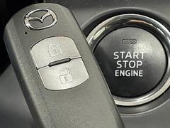 キーを身につけている状態なら、ドアに付いているスイッチを押すだけで、ドアロックの開閉ができる機能。エンジン始動も便利です 5