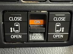 【両側電動スライドドア】運転席よりボタンひとつで開閉可能なスライドドアです。雨の日のお迎えの時など様々な場面で非常に便利ですよね♪ 6