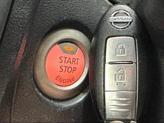 【インテリキー】キーを身につけている状態であれば、ドアに付いているスイッチを押すだけで、ドアロックの開閉ができる機能。エンジン始動も便利ですね♪ 6