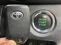 【スマートキー・プッシュスタート】キーを身につけている状態であれば、ドアに付いているスイッチを押すだけで、ドアロックの開閉ができる機能。エンジン始動も便利ですね♪ 6