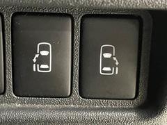 【両側電動スライドドア】運転席よりボタンひとつで開閉可能なスライドドアです。雨の日のお迎えの時など役立ちますね。 5