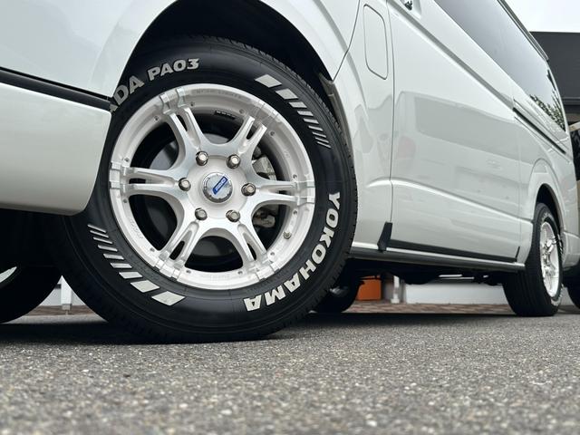 ハイエースバン スーパーＧＬ　ダークプライムＩＩ　寒冷地仕様／Ｒａｙｓ１６インチアルミホイール／アルパイン７インチナビ／前後ドラレコ／ＧＲ８ハーフスポイラー／パノラミックビューモニター／パワースライドドア／デジタルインナーミラー／ベッドキット／（13枚目）