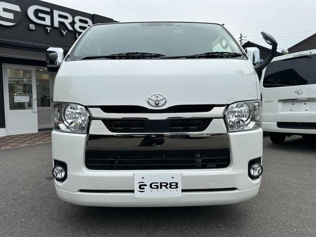 ハイエースバン スーパーＧＬ　ダークプライムＩＩ　寒冷地仕様／Ｒａｙｓ１６インチアルミホイール／アルパイン７インチナビ／前後ドラレコ／ＧＲ８ハーフスポイラー／パノラミックビューモニター／パワースライドドア／デジタルインナーミラー／ベッドキット／（21枚目）