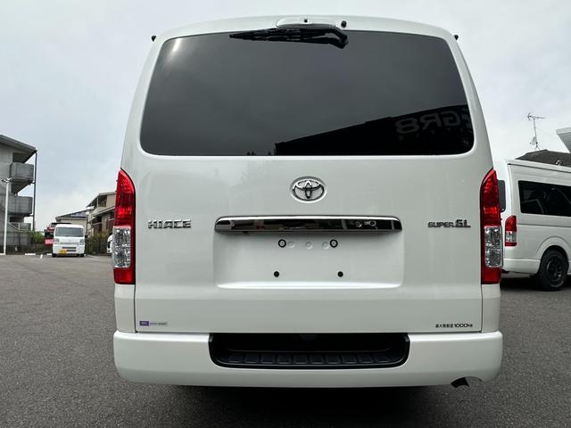 ハイエースバン スーパーＧＬ　ダークプライムＩＩ　寒冷地仕様／Ｒａｙｓ１６インチアルミホイール／アルパイン７インチナビ／前後ドラレコ／ＧＲ８ハーフスポイラー／パノラミックビューモニター／パワースライドドア／デジタルインナーミラー／ベッドキット／（22枚目）