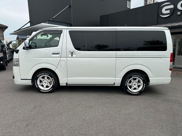 ハイエースバン スーパーＧＬ　ダークプライムＩＩ　寒冷地仕様／Ｒａｙｓ１６インチアルミホイール／アルパイン７インチナビ／前後ドラレコ／ＧＲ８ハーフスポイラー／パノラミックビューモニター／パワースライドドア／デジタルインナーミラー／ベッドキット／（24枚目）