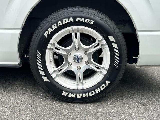 ハイエースバン スーパーＧＬ　ダークプライムＩＩ　寒冷地仕様／Ｒａｙｓ１６インチアルミホイール／アルパイン７インチナビ／前後ドラレコ／ＧＲ８ハーフスポイラー／パノラミックビューモニター／パワースライドドア／デジタルインナーミラー／ベッドキット／（25枚目）