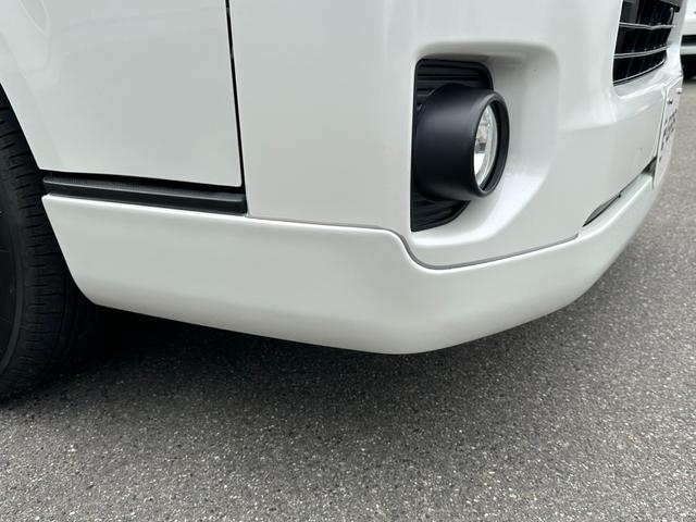 ハイエースバン スーパーＧＬ　ダークプライムＩＩ　寒冷地仕様／Ｒａｙｓ１６インチアルミホイール／アルパイン７インチナビ／前後ドラレコ／ＧＲ８ハーフスポイラー／パノラミックビューモニター／パワースライドドア／デジタルインナーミラー／ベッドキット／（31枚目）