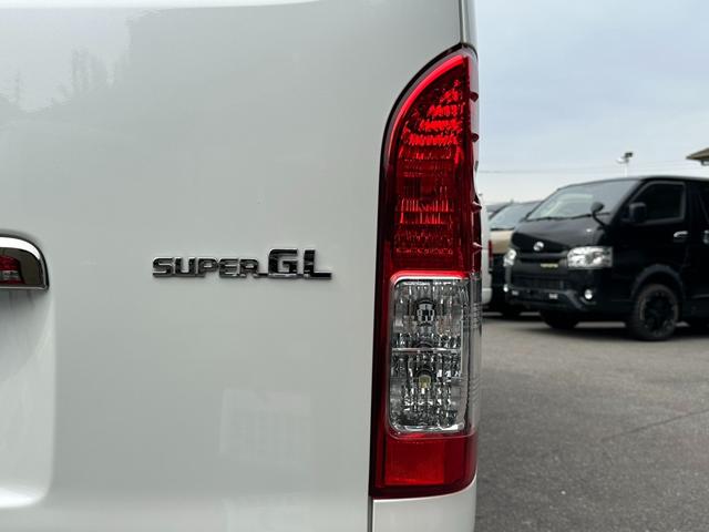 ハイエースバン スーパーＧＬ　ダークプライムＩＩ　寒冷地仕様／Ｒａｙｓ１６インチアルミホイール／アルパイン７インチナビ／前後ドラレコ／ＧＲ８ハーフスポイラー／パノラミックビューモニター／パワースライドドア／デジタルインナーミラー／ベッドキット／（35枚目）