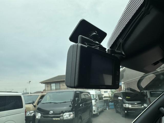 ハイエースバン スーパーＧＬ　ダークプライムＩＩ　寒冷地仕様／Ｒａｙｓ１６インチアルミホイール／アルパイン７インチナビ／前後ドラレコ／ＧＲ８ハーフスポイラー／パノラミックビューモニター／パワースライドドア／デジタルインナーミラー／ベッドキット／（41枚目）