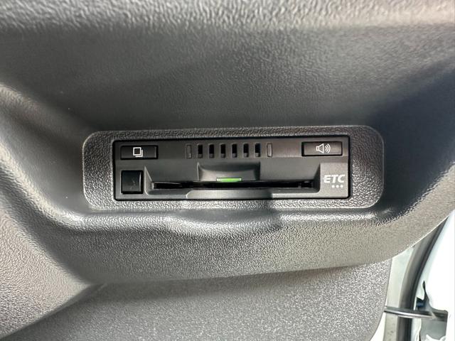 ハイエースバン スーパーＧＬ　ダークプライムＩＩ　寒冷地仕様／Ｒａｙｓ１６インチアルミホイール／アルパイン７インチナビ／前後ドラレコ／ＧＲ８ハーフスポイラー／パノラミックビューモニター／パワースライドドア／デジタルインナーミラー／ベッドキット／（48枚目）